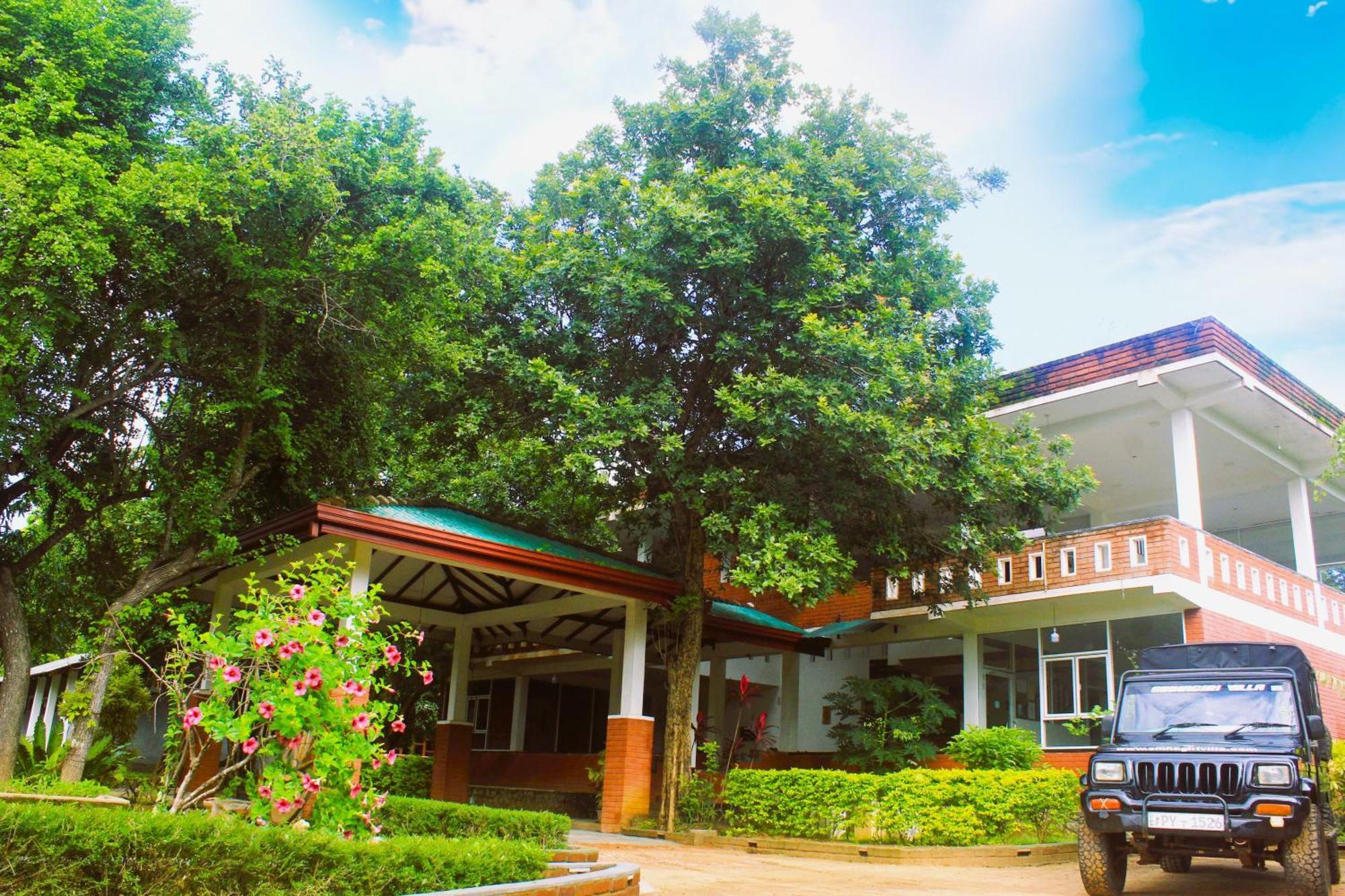 Green Hut Hotel & Restaurant With Unique View Point Σιγκιρίγια Εξωτερικό φωτογραφία